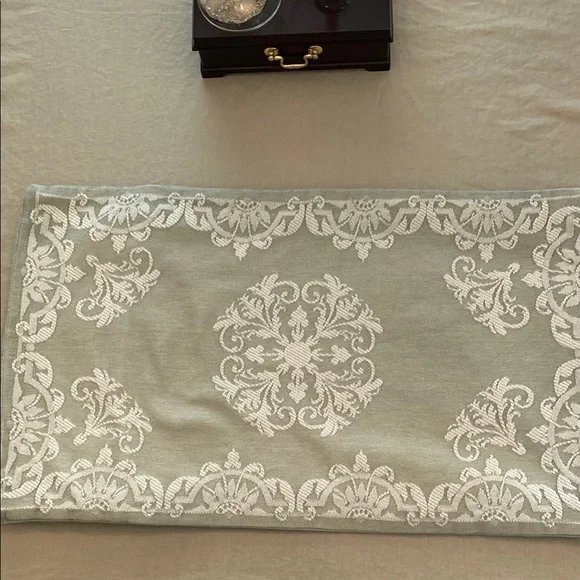 Set of Two King Size Jacquard Floral Pillow Shams - Picture 2 of 5